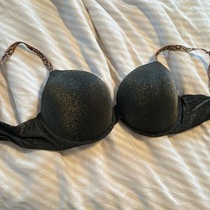 Victoria’s Secret T shirt push up bra, size 38 DDD